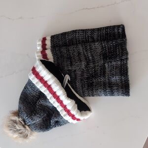NEW / Wns lot 2 mandarine & co Knit Hat and Scarf Set Gray with Red